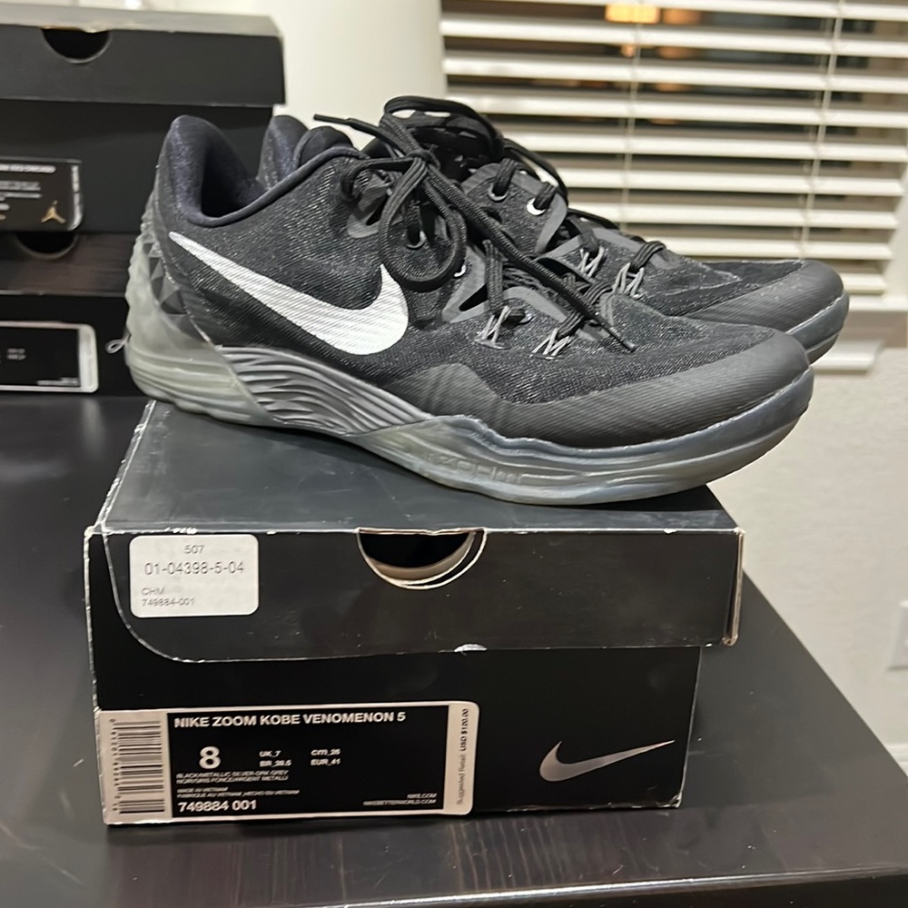 Nike Zoom Kobe Venomenon 5 Size 8